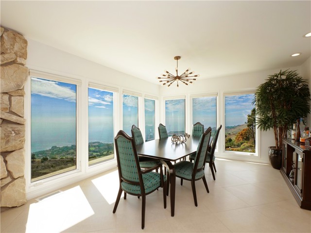 43 Oceanaire Drive, Rancho Palos Verdes CA: https://media.crmls.org/medias/63ab48f2-d65e-40fc-bc35-2a7474178856.jpg
