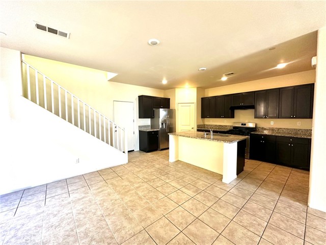 Detail Gallery Image 4 of 19 For 2119 Lavender, Colton,  CA 92324 - 4 Beds | 2/1 Baths