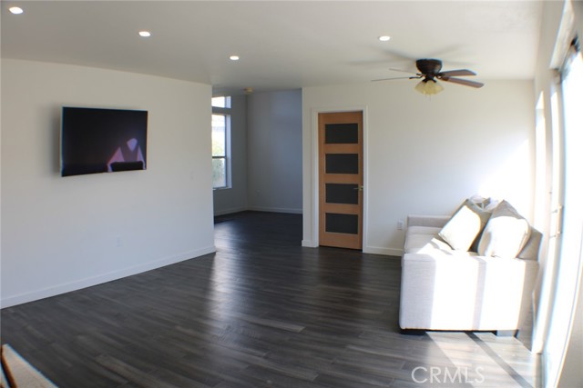 Detail Gallery Image 2 of 21 For 1915 E 120th St, Los Angeles,  CA 90059 - 4 Beds | 3 Baths