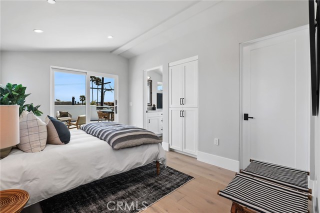 825 W Bay Avenue, Newport Beach CA: https://media.crmls.org/medias/63ad69f8-b601-4c3e-b007-36e22e180361.jpg