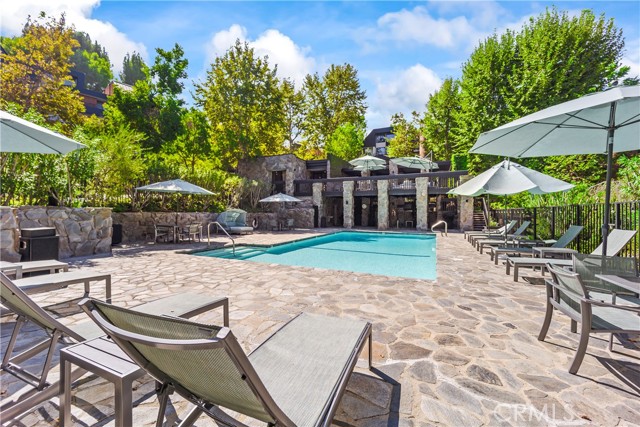 Detail Gallery Image 33 of 40 For 4720 Park Encino Ln #220,  Encino,  CA 91436 - 2 Beds | 2/1 Baths