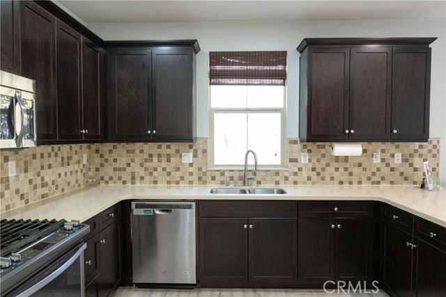 Detail Gallery Image 11 of 44 For 181 Bright Poppy, Irvine,  CA 92618 - 4 Beds | 3 Baths