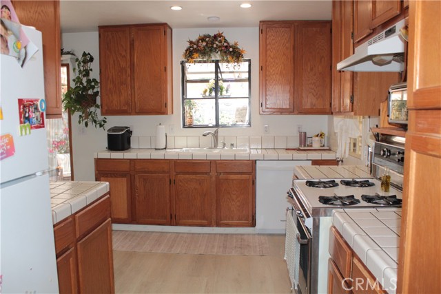 12308 Centralia Street, Lakewood CA: https://media.crmls.org/medias/63b282f5-f81d-4b6d-b9bd-2c6f57907bd7.jpg