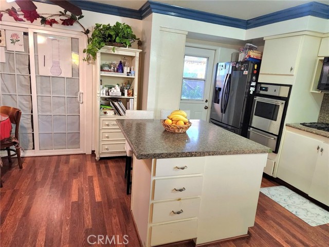 Detail Gallery Image 12 of 71 For 19755 Steinway St, Canyon Country,  CA 91351 - 3 Beds | 2 Baths