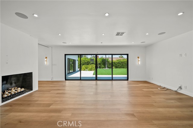 23427 Canzonet Street, Woodland Hills CA: https://media.crmls.org/medias/63b581fe-b2b6-47d4-a5fa-b221b68460c7.jpg