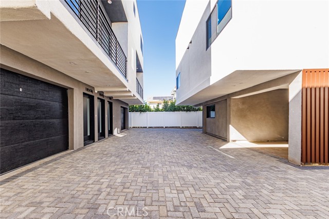 Detail Gallery Image 28 of 29 For 1859 Crenshaw Bld, Los Angeles,  CA 90019 - 4 Beds | 3 Baths