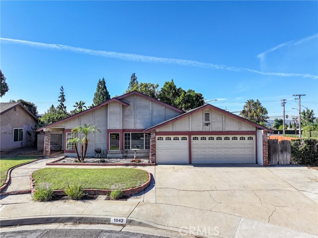 1042 Bassett Court, San Dimas CA: https://media.crmls.org/medias/63b66bf9-e763-4663-855b-7b5a3c429852.jpg