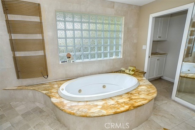 Master bathroom jetted tub