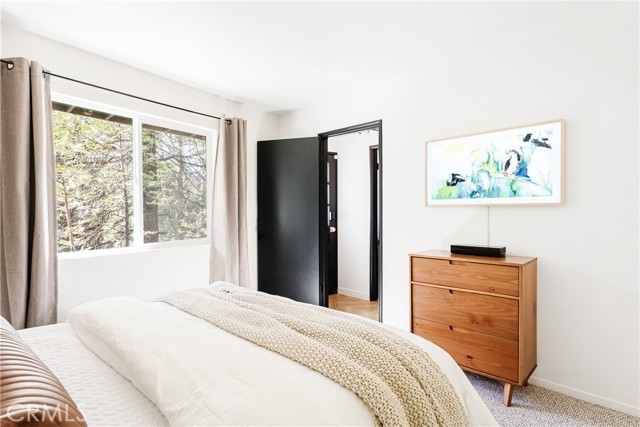 26287 Lake Forest Drive, Twin Peaks CA: https://media.crmls.org/medias/63b74185-6435-4d5c-8b7c-b7e6d9b59587.jpg