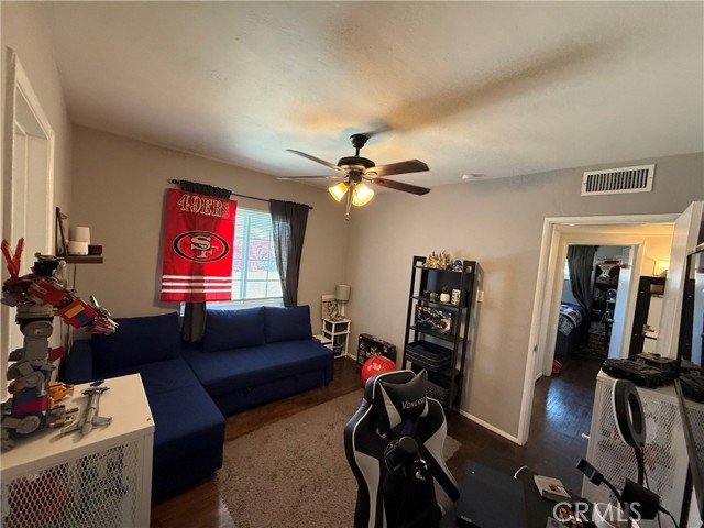 Detail Gallery Image 7 of 14 For 615 Cherokee Dr, Bakersfield,  CA 93309 - 3 Beds | 1 Baths