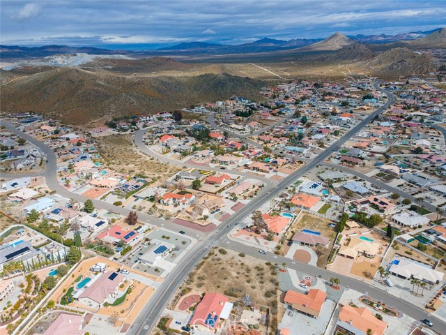 Detail Gallery Image 11 of 27 For 16499 Kamana Rd, Apple Valley,  CA 92307 - – Beds | – Baths