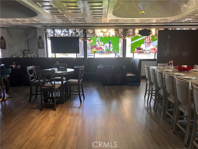965 W Foothill Boulevard, Upland CA: https://media.crmls.org/medias/63b80c0d-8af3-49bc-bde7-4f39fb6bcdba.jpg