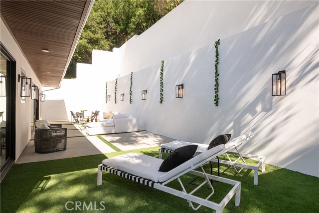 Detail Gallery Image 43 of 46 For 9836 Yoakum Dr, Beverly Hills,  CA 90210 - 5 Beds | 4 Baths