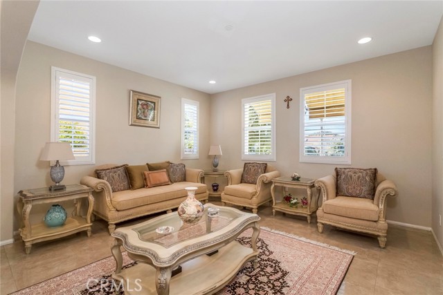 Detail Gallery Image 4 of 54 For 24824 Carbon, Valencia,  CA 91354 - 4 Beds | 3/1 Baths