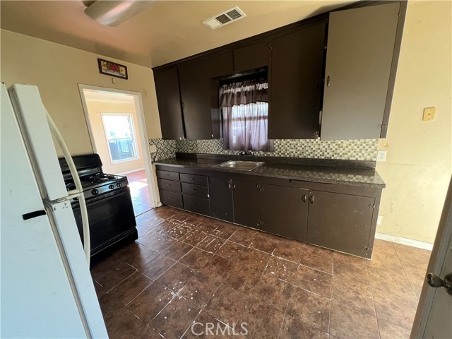 Detail Gallery Image 10 of 23 For 3326 W Henson, Riverdale,  CA 93656 - 2 Beds | 1 Baths