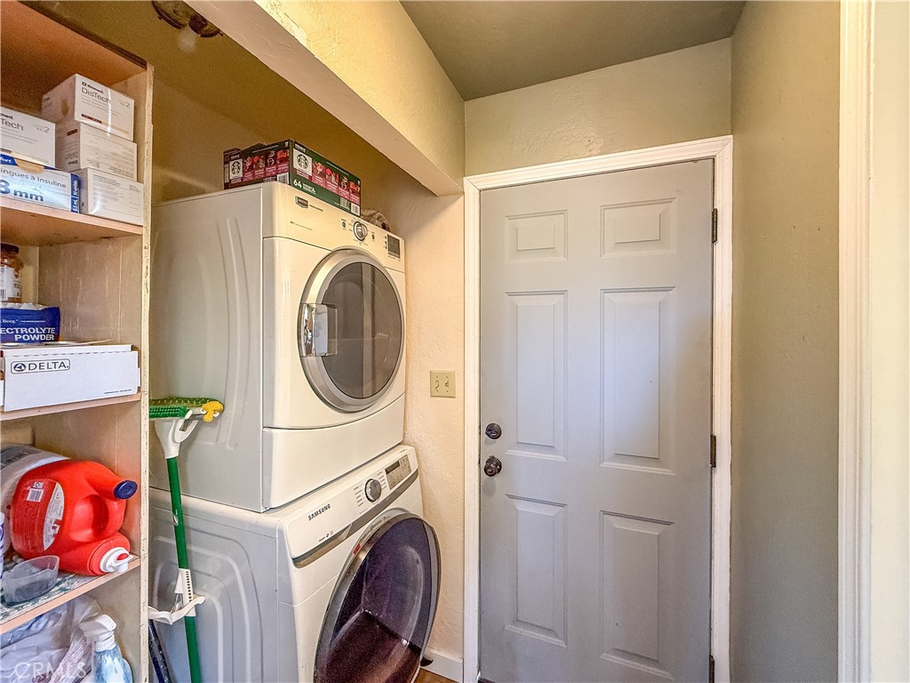 https://media.crmls.org/medias/63bc524d-7f70-48b6-a8ed-b45817a38446.jpg?preset=X-Large