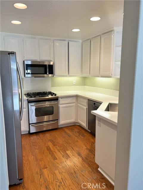 Detail Gallery Image 2 of 20 For 29 Morning Glory, Rancho Santa Margarita,  CA 92688 - 3 Beds | 3 Baths