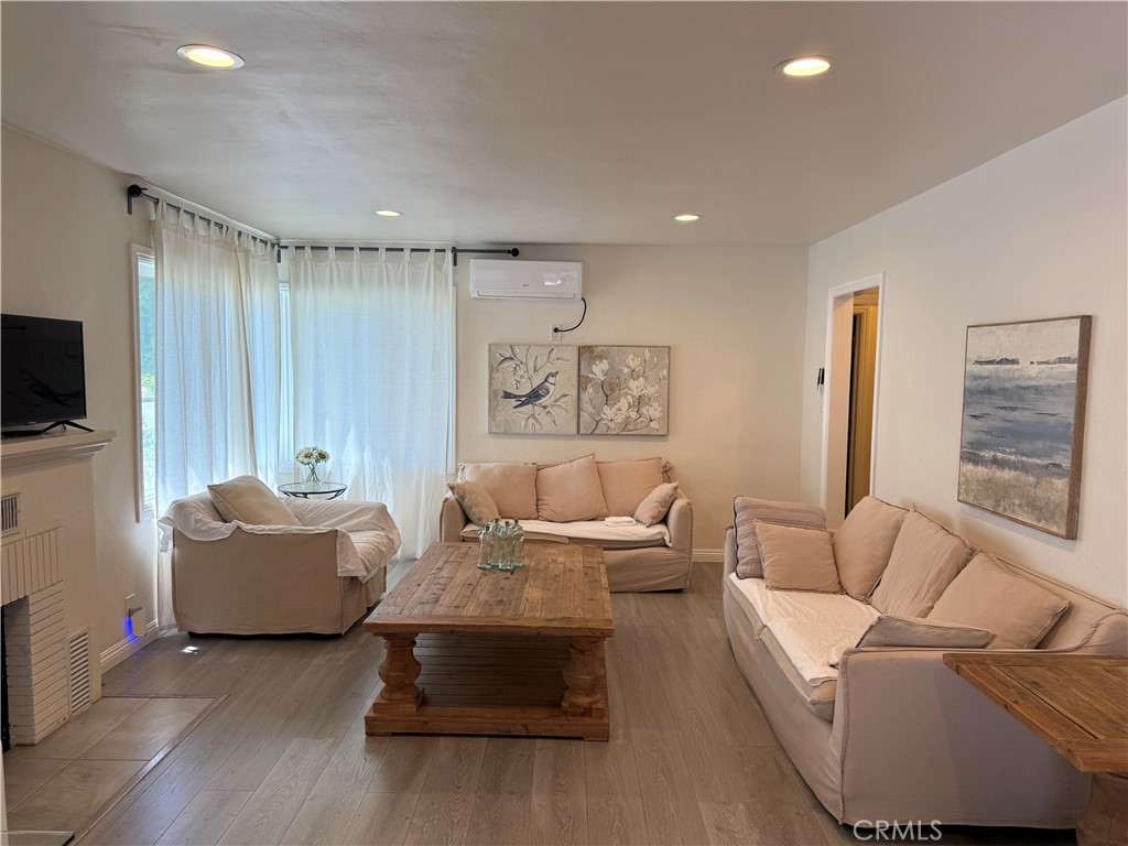 MLS #OC25163199 img 11