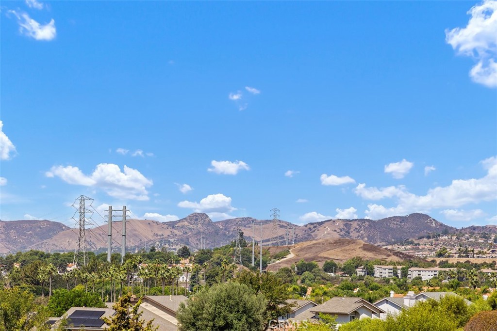https://media.crmls.org/medias/63bd4381-9cd8-4132-976d-f086a665b0d9.jpg?preset=X-Large