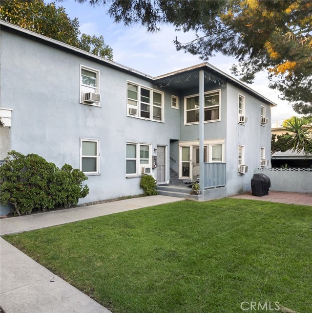 1608 Grismer Avenue, Burbank CA: https://media.crmls.org/medias/63bd7110-d7fd-4d5e-b17d-621dc3640f5b.jpg