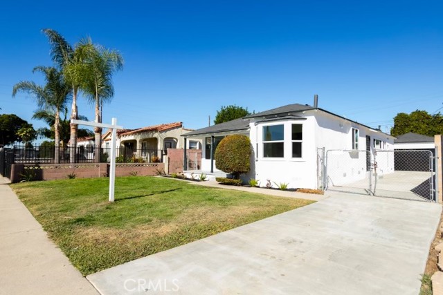 Detail Gallery Image 2 of 4 For 413 E 95th St, Los Angeles,  CA 90003 - 3 Beds | 2 Baths