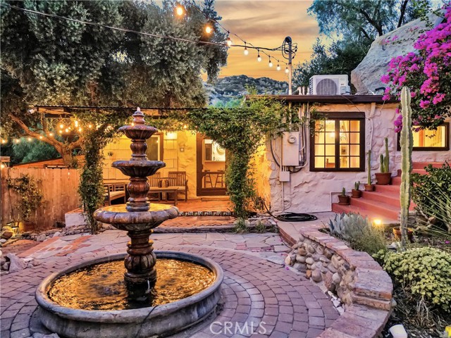 Detail Gallery Image 3 of 33 For 110 Box Canyon, Canoga Park,  CA 91304 - 3 Beds | 2/1 Baths