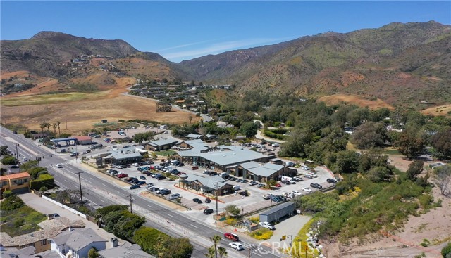 6216 Tapia Drive, Malibu CA: https://media.crmls.org/medias/63be22a4-a641-4fb3-8d26-8cef73a707b5.jpg