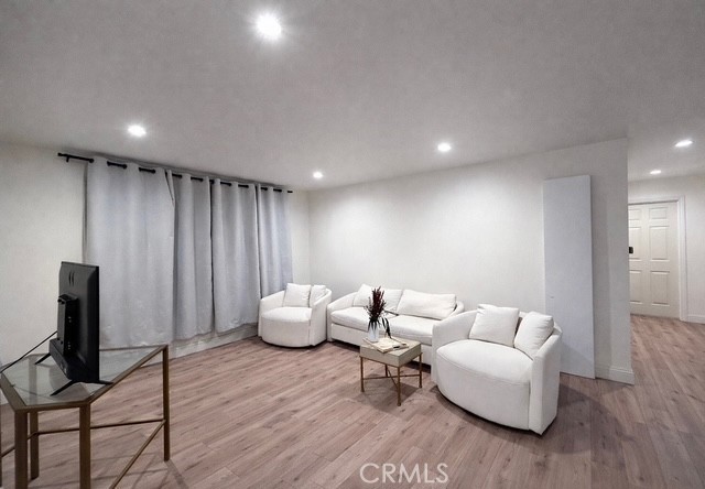 Detail Gallery Image 4 of 8 For 211 E Channel Islands, Port Hueneme,  CA 93041 - 2 Beds | 2 Baths