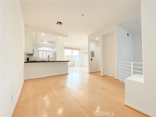 1628 E Palm Ave, El Segundo CA: https://media.crmls.org/medias/63bef1c6-54b0-4c52-a132-0aebbe7d9fdf.jpg
