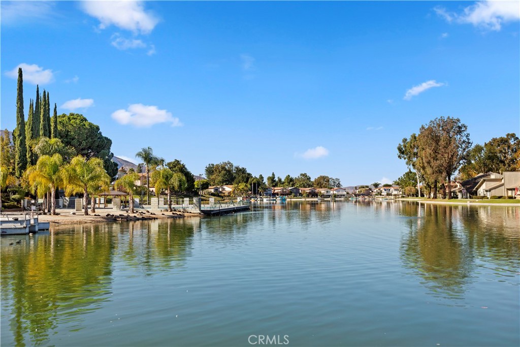 https://media.crmls.org/medias/63bef9f9-f5bb-475f-8ddb-25694990126e.jpg?preset=X-Large