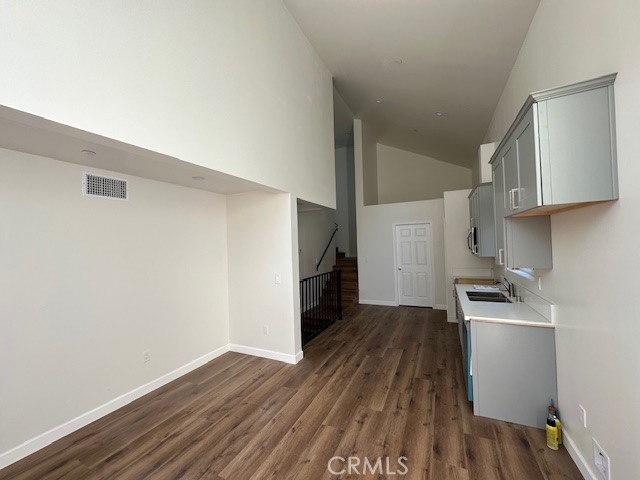 Detail Gallery Image 4 of 30 For 5507 S Manhattan Place, Los Angeles,  CA 90062 - 12 Beds | 8 Baths