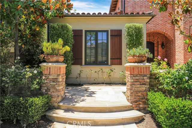 26 Woods Trail, Irvine CA: https://media.crmls.org/medias/63bf3065-eb01-4481-9754-2a4c08aa492a.jpg