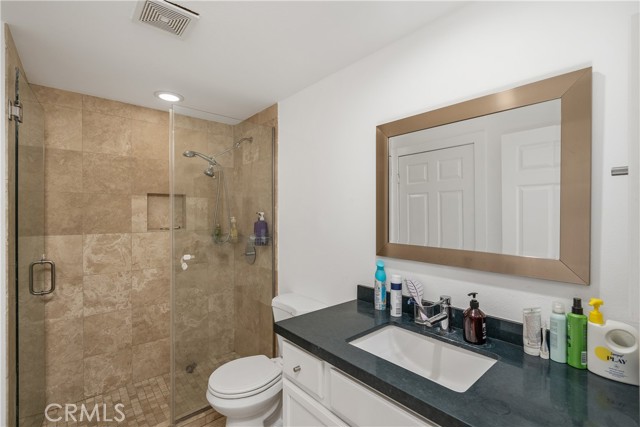 Detail Gallery Image 13 of 29 For 11531 Riverside Dr #209,  Valley Village,  CA 91602 - 2 Beds | 2 Baths