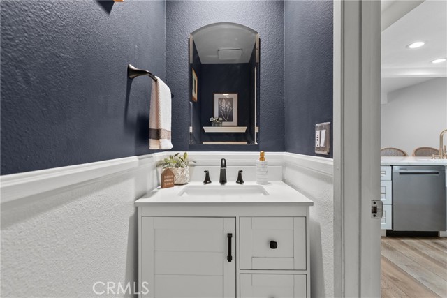 Detail Gallery Image 18 of 55 For 21551 Burbank #96,  Woodland Hills,  CA 91367 - 2 Beds | 1/1 Baths