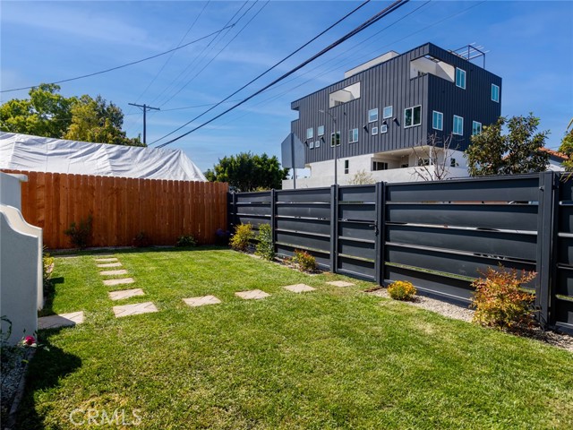 Detail Gallery Image 10 of 39 For 3816 W 30th St, Los Angeles,  CA 90016 - 3 Beds | 2 Baths