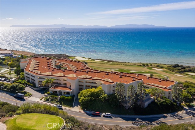 Moments away from the bluffs, coastline and nature trails of the Palos Verdes Peninsula, gorgeous beaches of the Southbay, and the popular shopping of Golden Cove and the Peninsula Center.