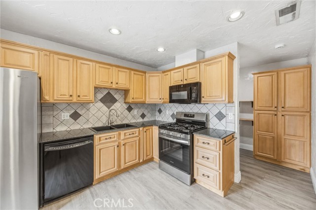 Detail Gallery Image 12 of 41 For 6795 Glacier, Riverside,  CA 92506 - 3 Beds | 2 Baths