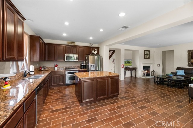 Detail Gallery Image 13 of 69 For 35469 Summerholly Ln, Murrieta,  CA 92563 - 5 Beds | 3/1 Baths