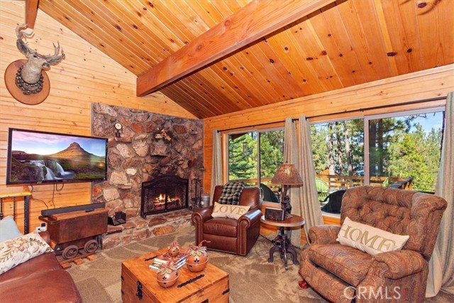 Detail Gallery Image 6 of 43 For 740 Cove Dr, Big Bear Lake,  CA 92315 - 3 Beds | 2 Baths
