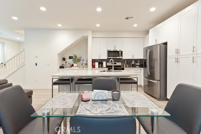 16040 Jamie Lane, Fontana CA: https://media.crmls.org/medias/63c49582-611a-48d0-b1c1-2f020b8404c1.jpg