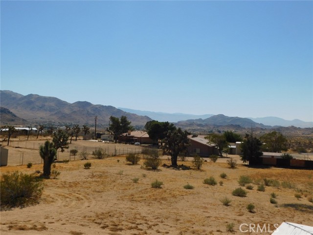 Detail Gallery Image 10 of 39 For 24475 Pala Ln, Apple Valley,  CA 92307 - 2 Beds | 2 Baths