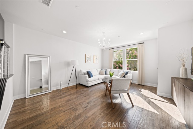 9 Compass Court, Aliso Viejo CA: https://media.crmls.org/medias/63c5333e-bd27-45af-b0b1-959104ea6f06.jpg