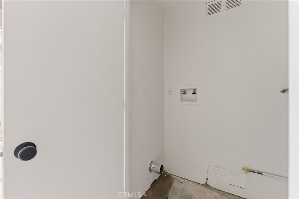 https://media.crmls.org/medias/63c56afe-6b84-47e3-9207-79439e388705.jpg?preset=X-Large