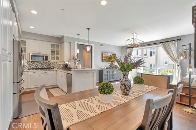 19281 Surf Drive, Huntington Beach CA: https://media.crmls.org/medias/63c57647-60ff-4c52-82cd-fb842aa0dbe6.jpg