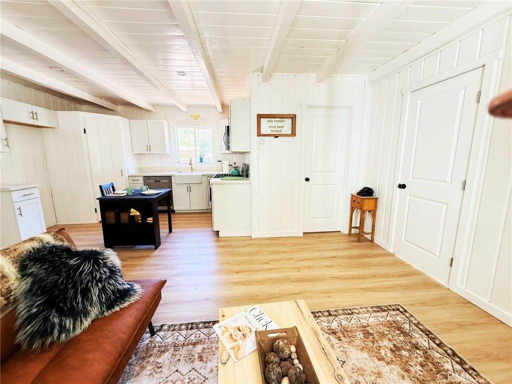 https://media.crmls.org/medias/63c61122-89ba-494a-8b0d-1903b2ff1a9a.jpg?preset=X-Large