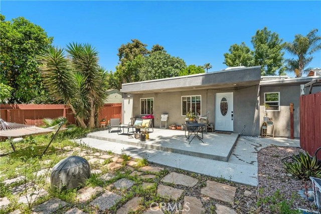 5919 - 5921 Cantaloupe Avenue, Valley Glen CA: https://media.crmls.org/medias/63c61660-46e7-4f2c-8eb8-43d06345dd88.jpg