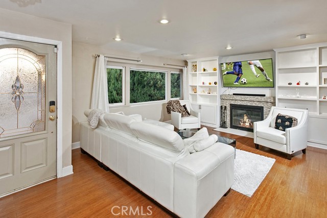 Detail Gallery Image 2 of 11 For 7900 Vicki Ave, West Hills,  CA 91304 - 4 Beds | 3 Baths