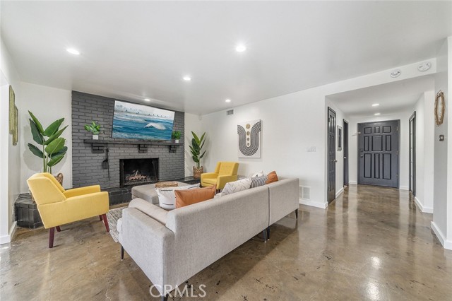 Detail Gallery Image 14 of 15 For 22349 Vanowen St, Canoga Park,  CA 91303 - 3 Beds | 2 Baths