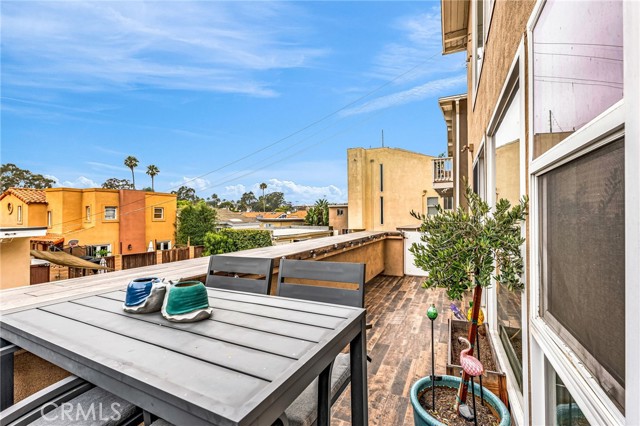 217 N Juanita, Redondo Beach CA: https://media.crmls.org/medias/63c7339d-9c01-48e8-a557-0cbec368de98.jpg
