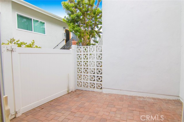 Detail Gallery Image 9 of 20 For 1206 Agate St a,  Redondo Beach,  CA 90277 - 3 Beds | 2/1 Baths